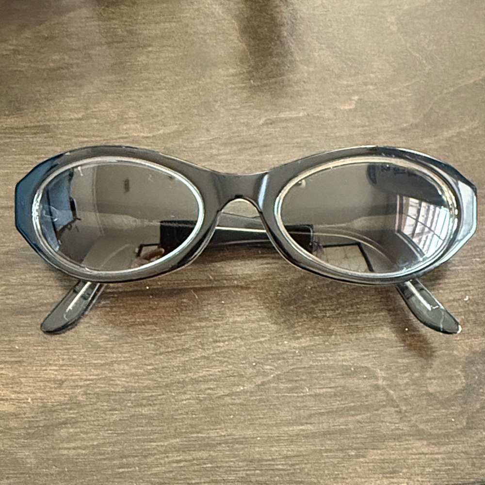 Stylish Black Oval Authentic Vogue Sunglasses made in Italy VO 2164-S